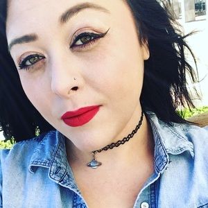 Meet your Posher, Caroline